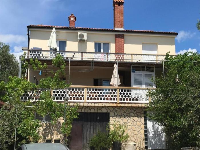 Apartments with parking space Kornic, Krk - 15293