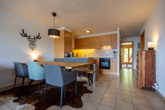 Victoria - real ski-in ski out, great view