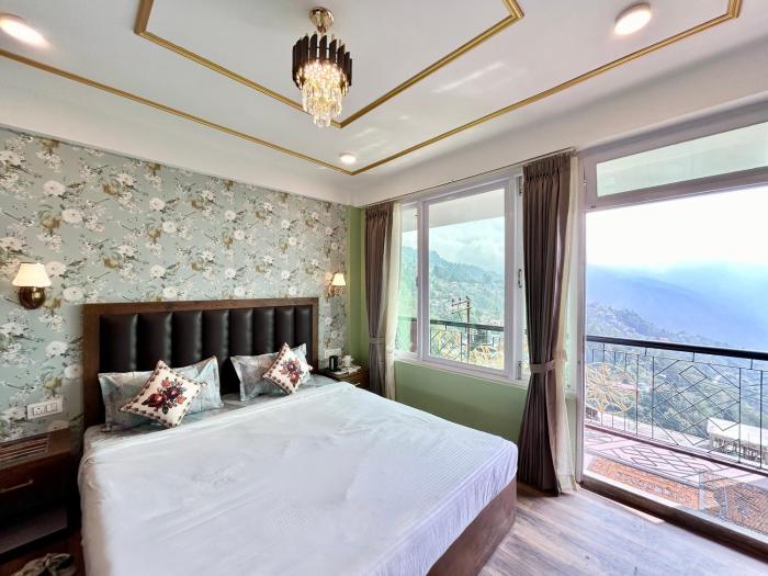 Yepplos Luxury Deluxe Room with Mountain View
