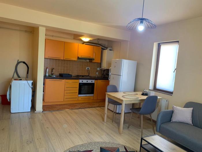 Bed & Garage near City