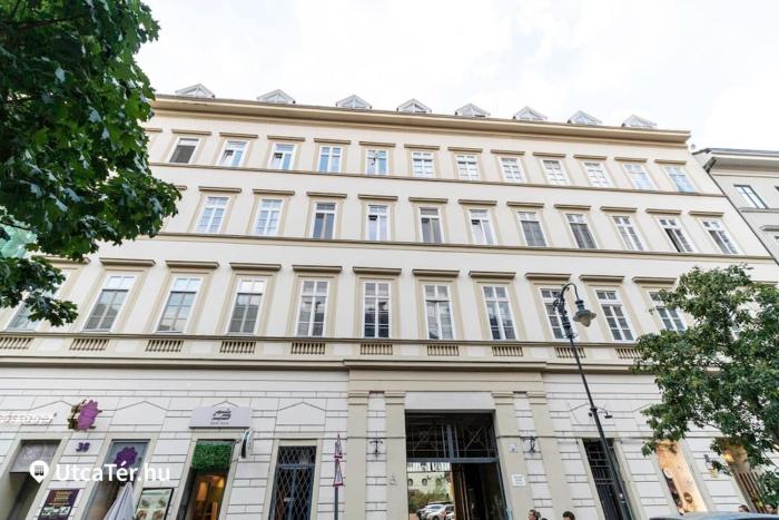 Luxury flat in downtown with free parking