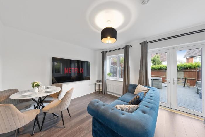 THE BRIDGE - A Stylish 2 Bedroom House in Dartford - London Zone 8