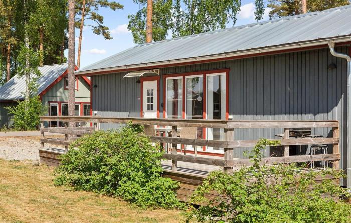 Gorgeous Home In Löttorp With Wifi