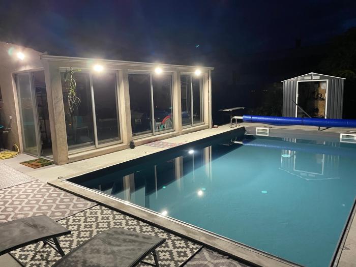Chambre avec vue sur le marais et la piscine
