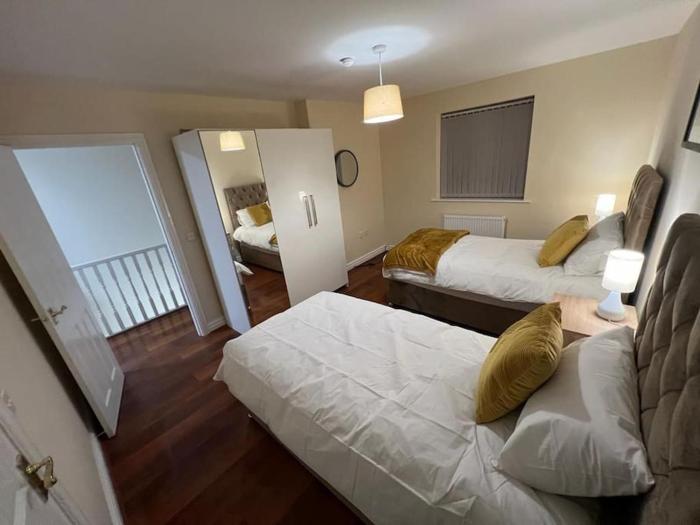 Big new house! 5BDR, sleeps 13, with parking