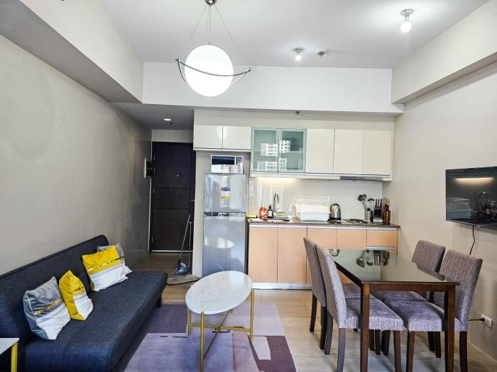 Cozy City view Free swim and gym