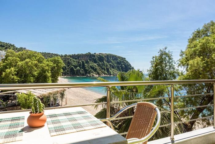 PotamSea Bliss 5 - Beach Front, Sun Beds & Parking