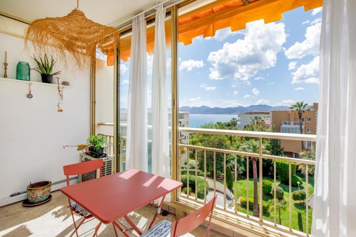 Cannes-vue mer Esterel-balcon-Plage