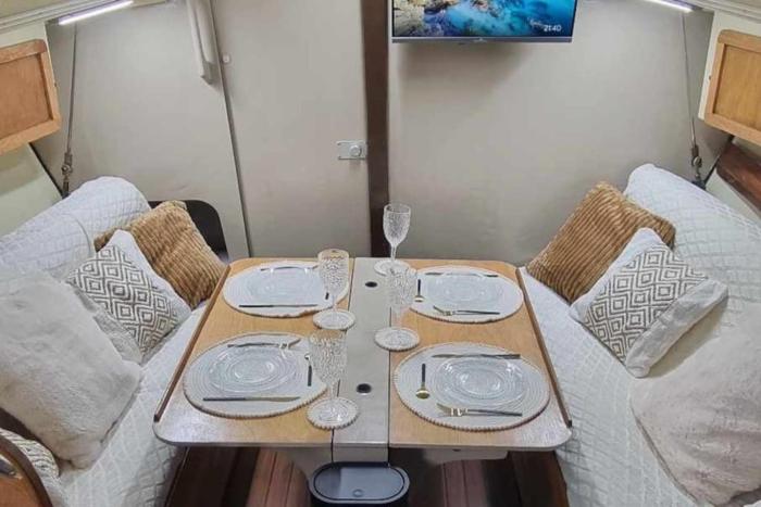 Nuit romantique sur un bateau à Deauville