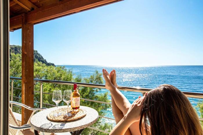 PotamSea Bliss 38- Beach Front, Sun Beds & Parking