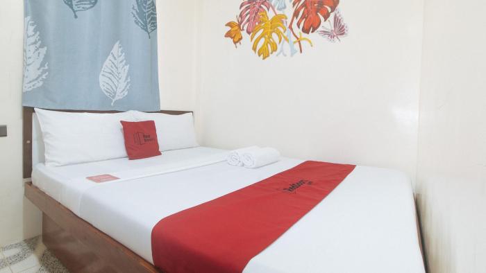 RedDoorz at Queens Hometel