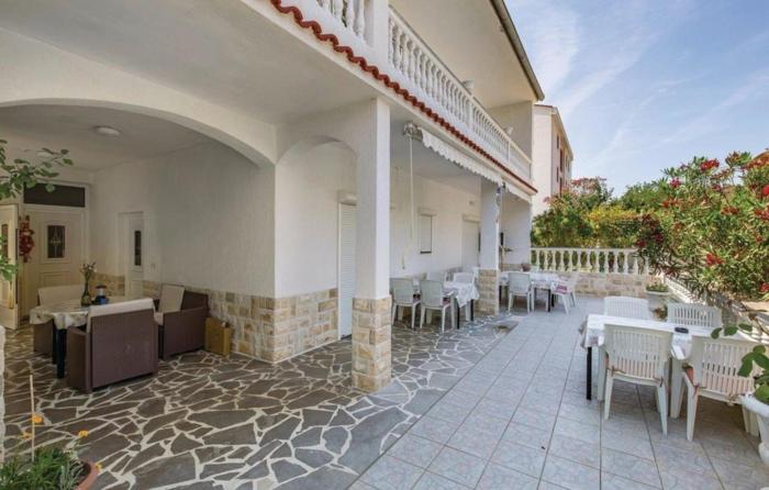 Apartment Meta ,excellent location close to Rab