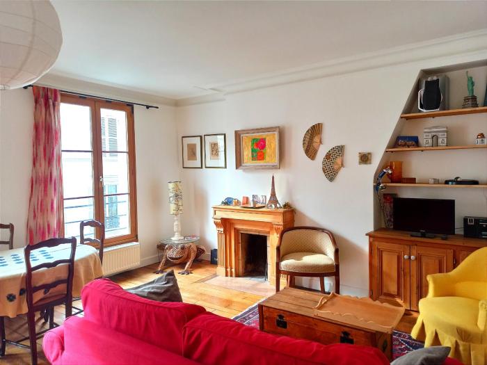 Stay in central Paris near Arc de Triomphe