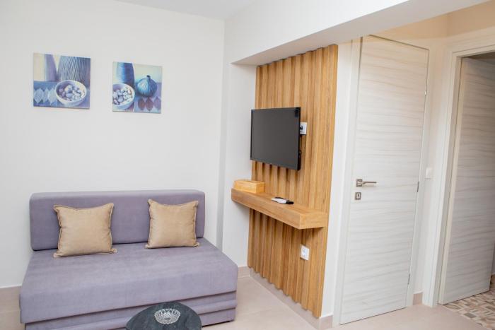 Villa Llanaj Residence 2 by Luxlikehome