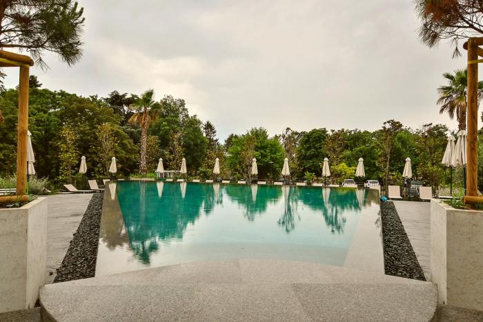 Sea flats with pool in Azur Residence