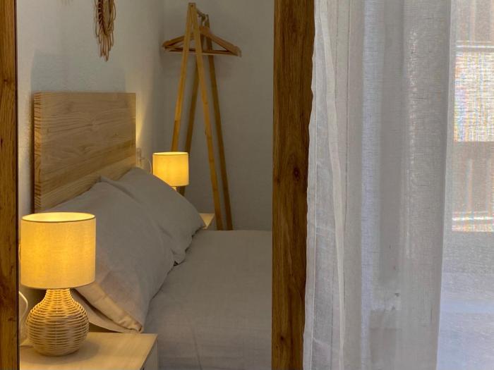 Bonjour Cathedrale by ARoom VUT-LE-1187