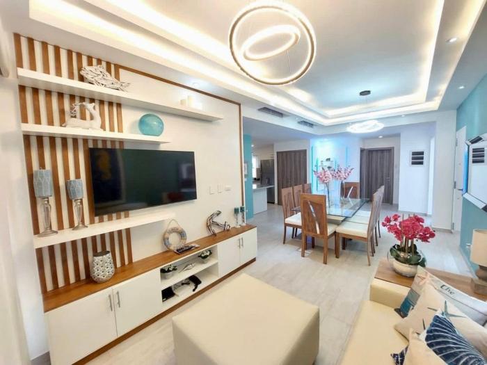 Luxury Gateaway Penthouse in front of Hard Rock