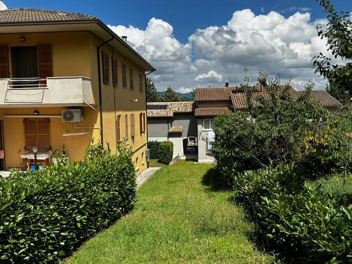 Apartment in Esanatoglia near Apennines Trails