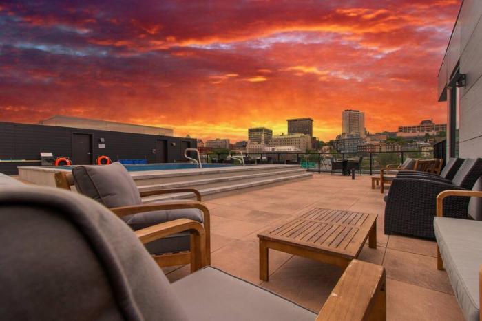 City Center, 2 bathroom, AC, Parking, Pool