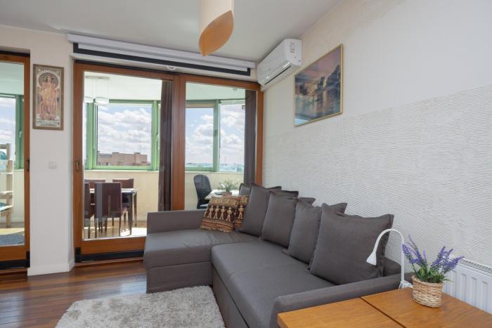 Cozy Apartment with Terrace Room near Warszawa Zachodnia by Noclegi Renters