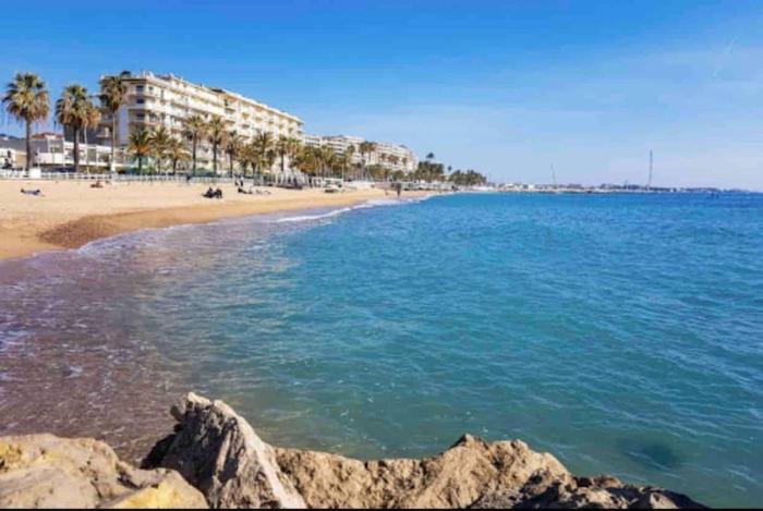 Appartement à Cannes climatisé de 70 m2 à 300 m de la plage