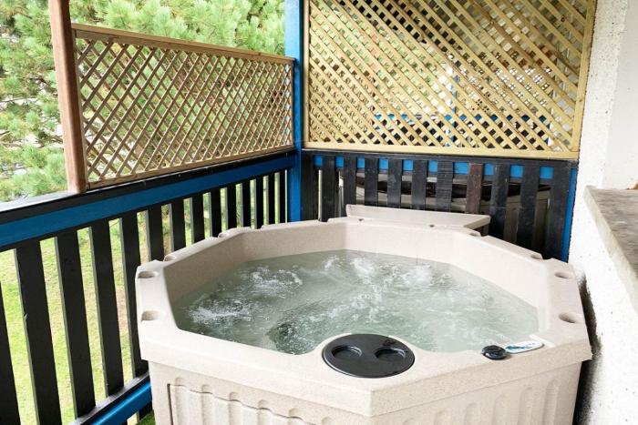 Rathlin Apartment - 2 Bedroom with Hot Tub