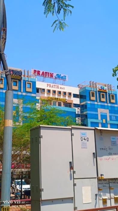 hotel lemon gandhinagar