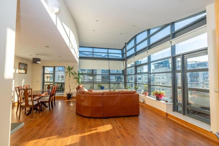 Panoramic Two-bedroom Penthouse