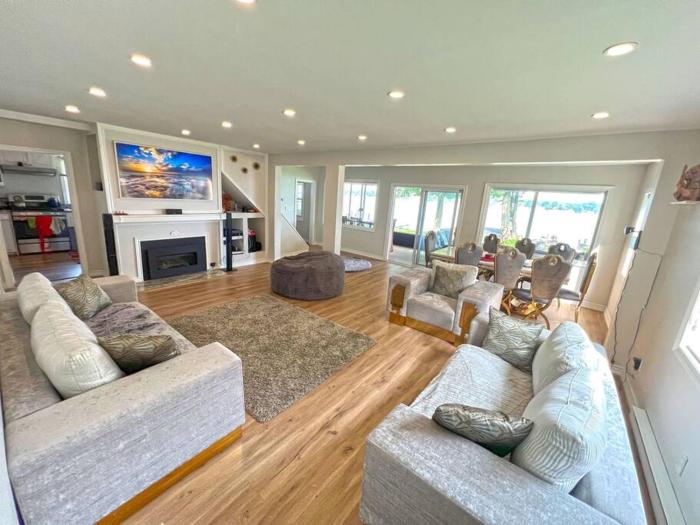 Charming Cottage on Lake Simcoe