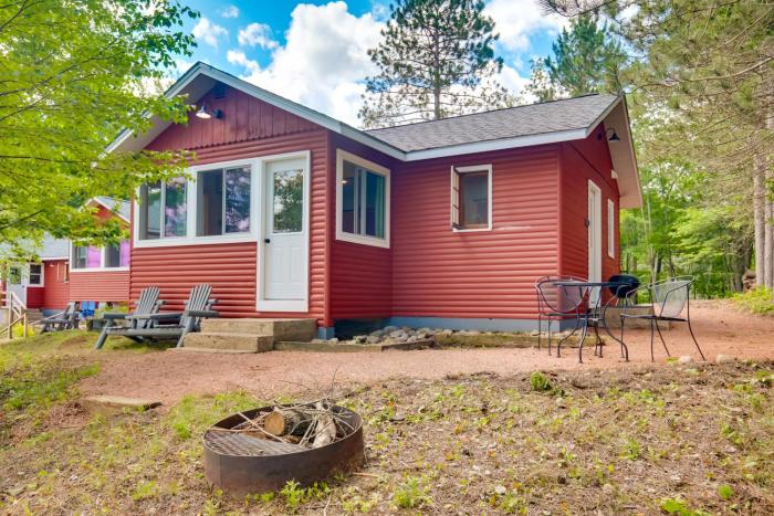 Bearskin Lake Cabin Fish, Boat and Relax!
