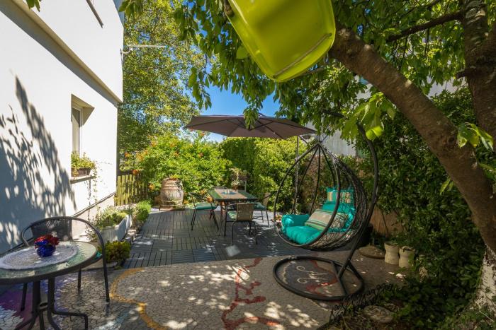 Cozy Home with Private Garden - Happy Rentals