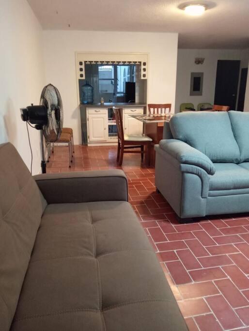 Amplía casa en Jardines Alcalde