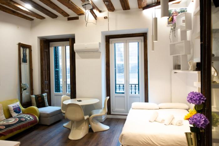 Hortaleza 4, preciso estudio en Chueca junto a la Gran Vía de Madrid