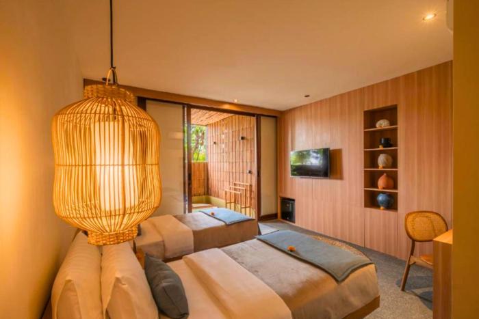 Kairav 1 BR suite Twin River View ZN162