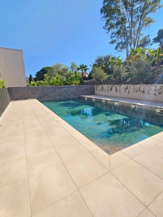 Apartment of standing with swimming pool