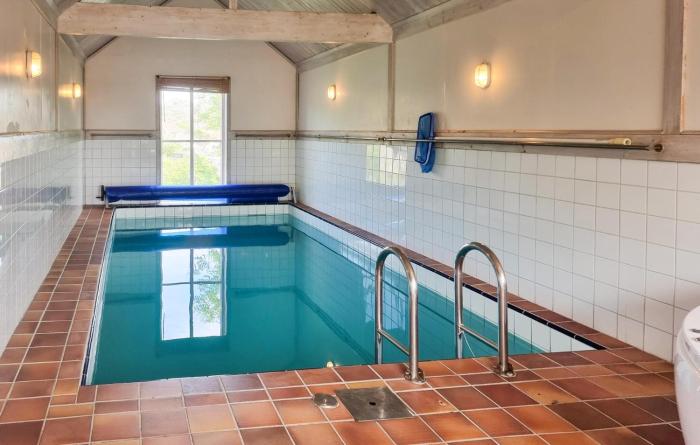 Nice Home In Tjörn With Sauna