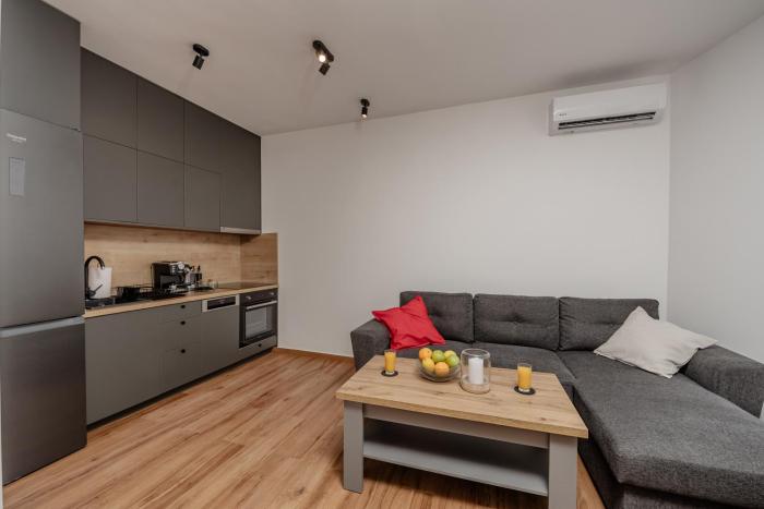 LUX Seafront APT - Close to the Sea - Private Parking