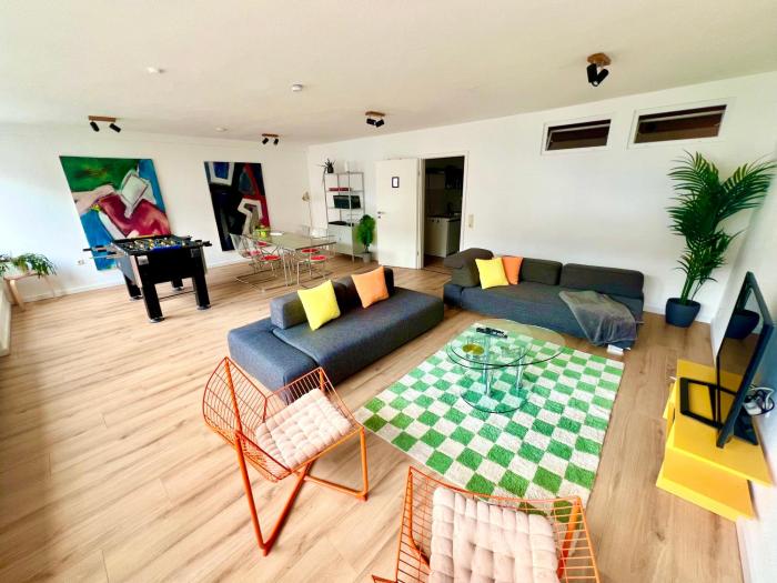 Trendy Central Apartment with Cologne Cathedral View