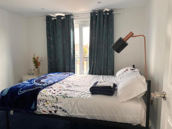 Quiet room in Hornchurch near Romford station on Elizabeth line to and from Heathrow airport