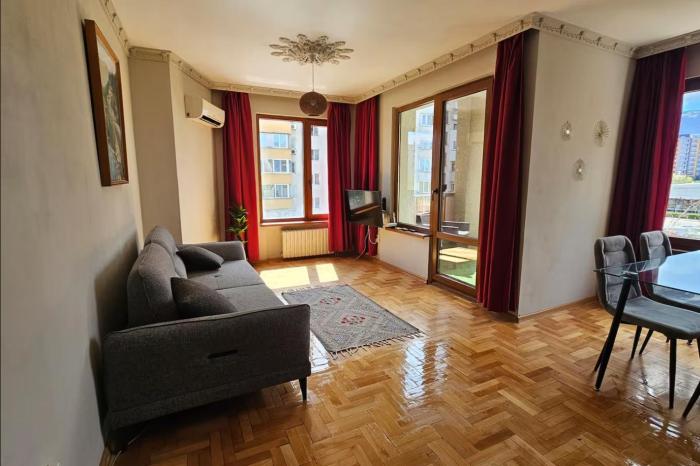 Business Park Retreat: 1BR with Mountain View