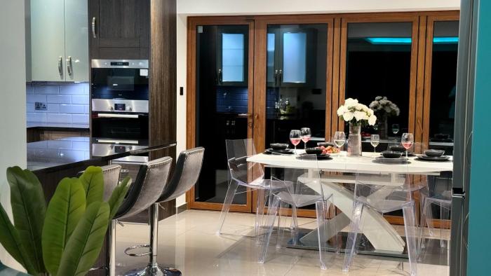 Luxurious 3Bed House with Spa Bath & Garden