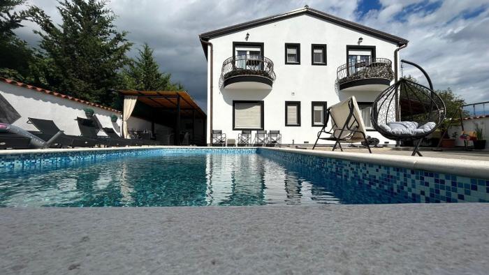 Family friendly apartments with a swimming pool Pula - 22040
