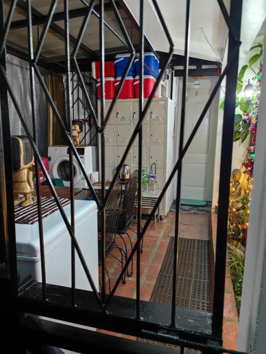 Bed and Breakfast Small Cozy Room with Balcony, T&B, Fast WiFi, Netflix