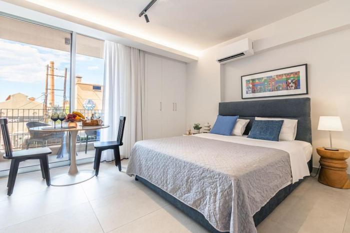 Athinais Urban Living 2 just 2 minutes from the Port