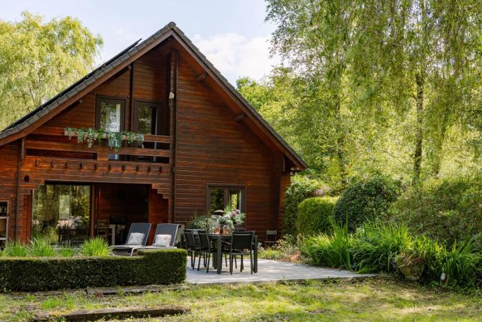 Huswell - Tranquil retreat, cozy chalet in the heart of Urse