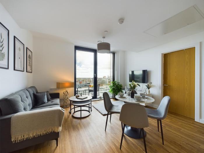 NEW! 2 Bedroom Flat in Manchester Waters by Stay With Us, Perfect for Families, Couples & Groups, FREE Private Parking!