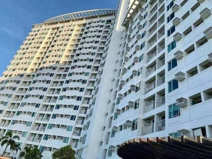 Urban Staycay by MIMI