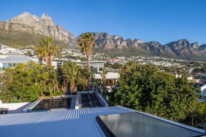 Sea, Mountains and Sunsets - Camps Bay Beach Villa