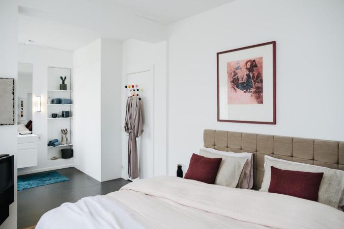 Perle with canal view