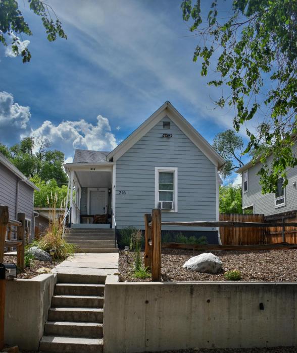 3 bedroom *Downtown* with Firepit